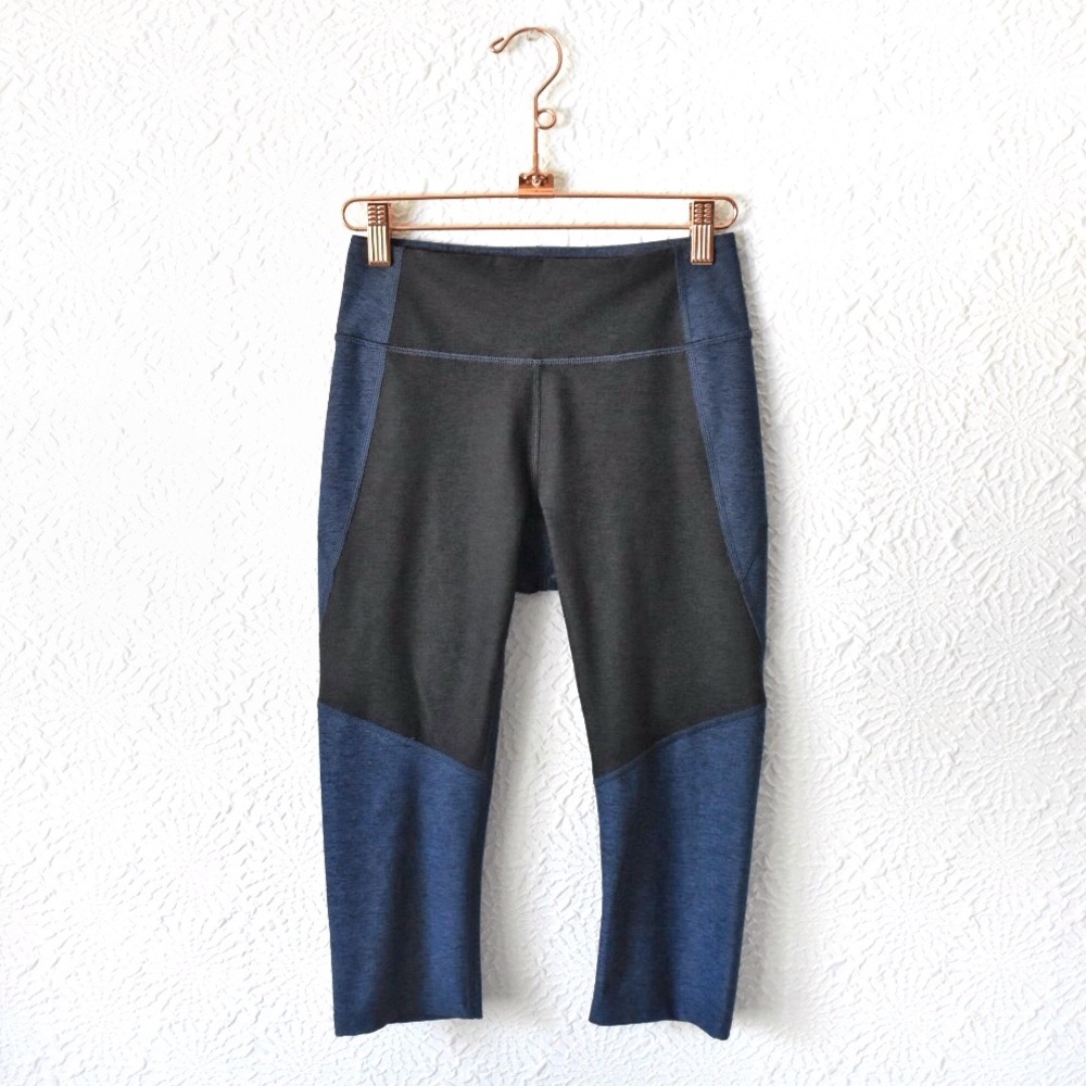 Outdoor Voices Two-Tone Kneecap Legging